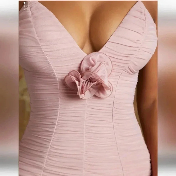 Oh Polly NERMINPlunge Neck Mini Dress with Flower Detail in Mauve size 10 NWT - Picture 2 of 5